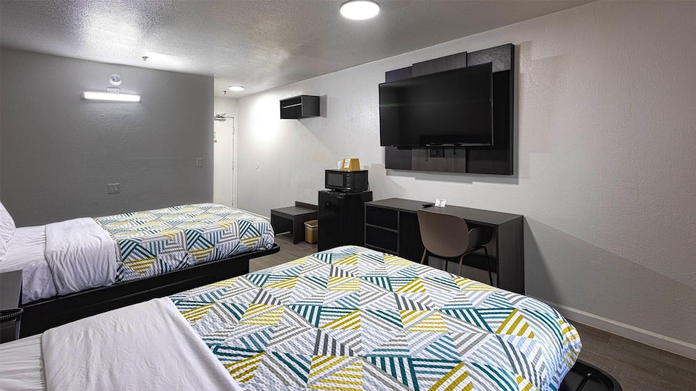 Deluxe Room, 2 Double Beds, Smoking, Refrigerator & Microwave photo 1