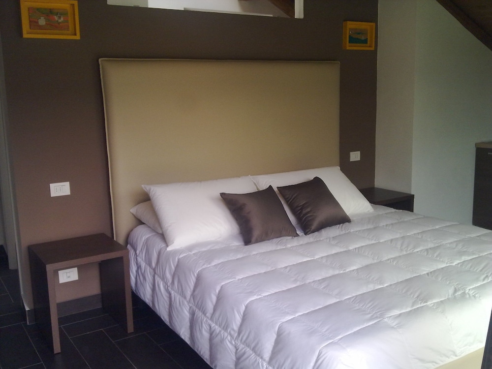 Standard Double or Twin Room, Mountain View (for 1 or 2 pax) photo 1