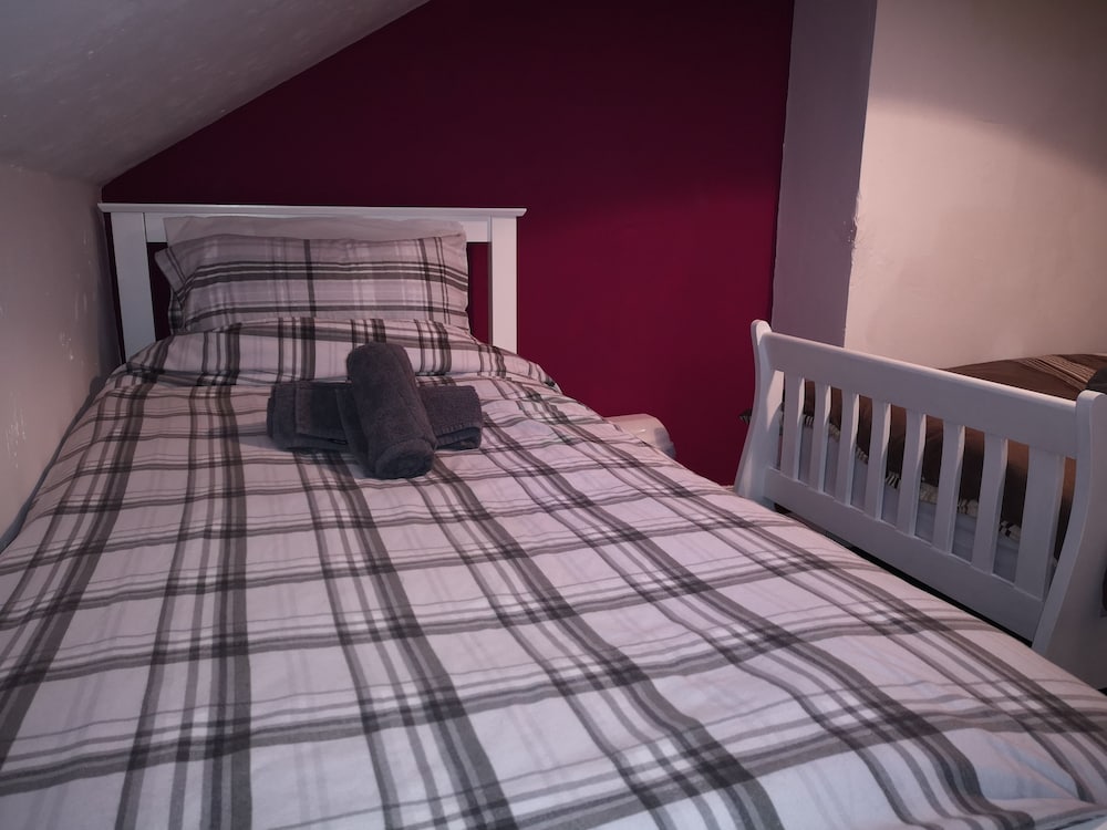 Comfort Twin Room, 2 Twin Beds, Shared Bathrooms photo 3