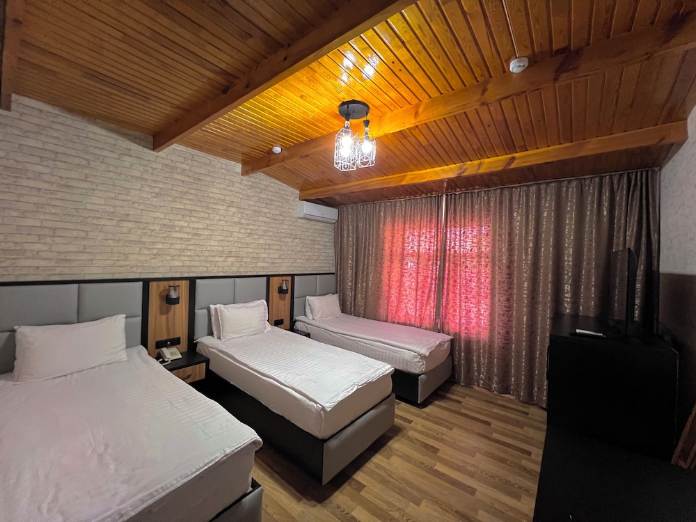 Deluxe Triple Room photo 2