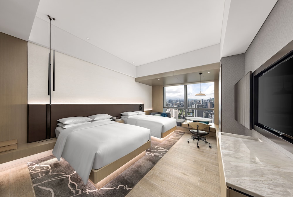 Room, 2 Double Beds, City View - Photo 6