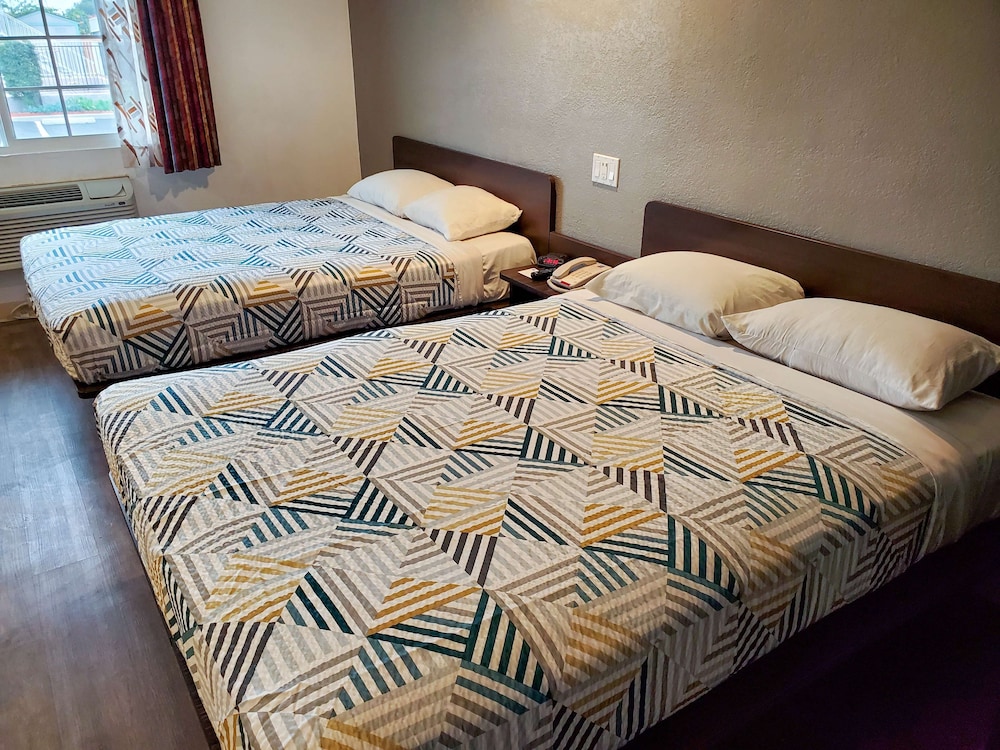Standard Room, 2 Queen Beds, Non Smoking, Kitchenette - Photo 6
