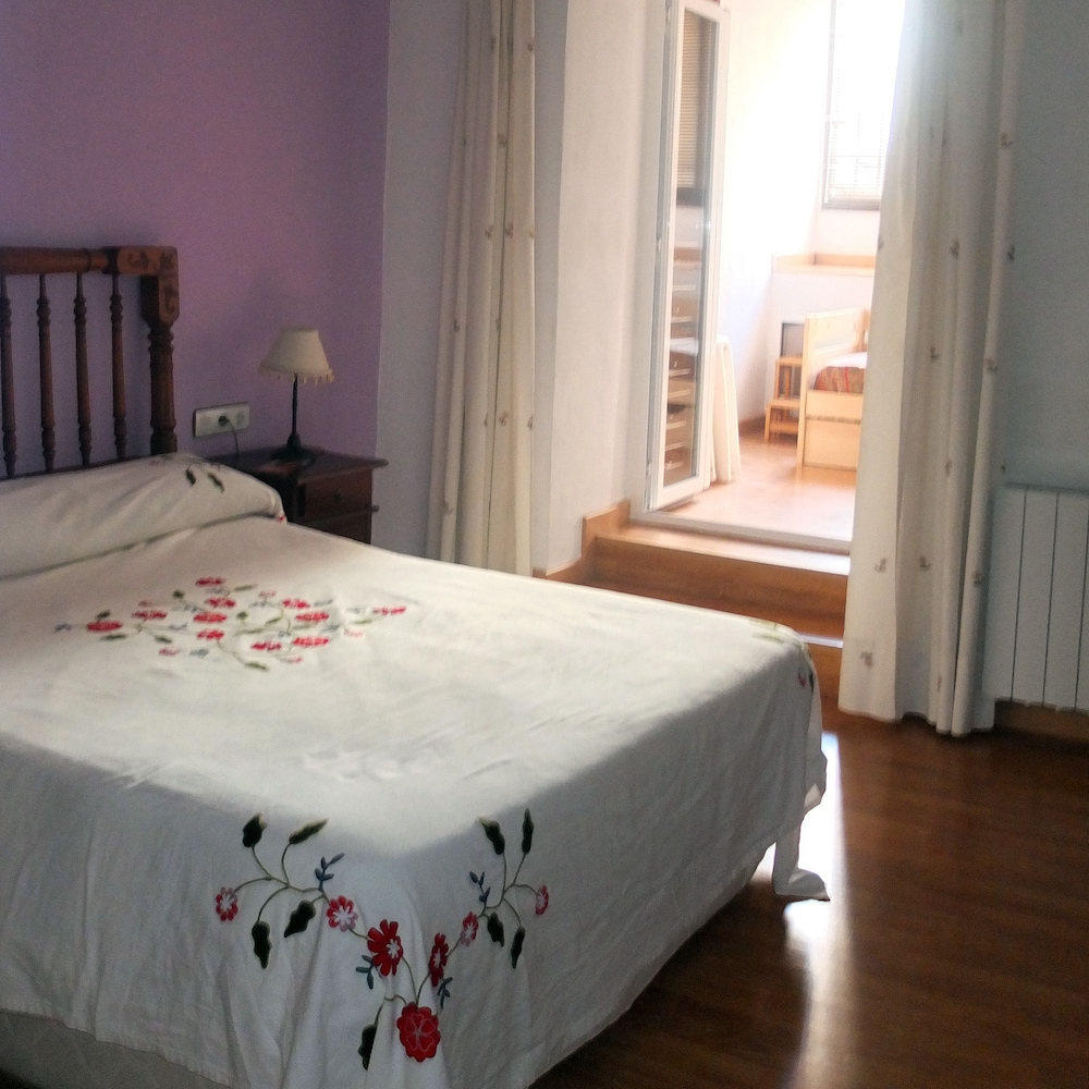 Double or Twin Room (Petunia) photo 2