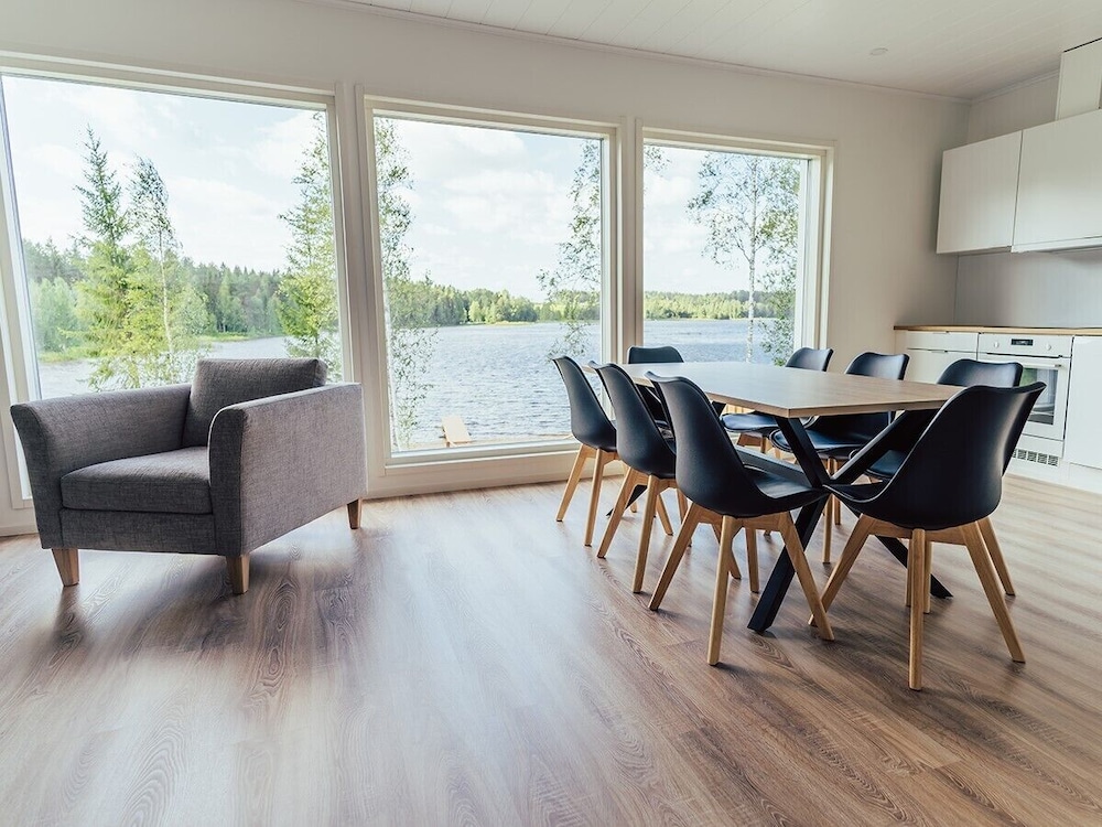 Comfort Villa, 3 Bedrooms, Lakeside, EC Charging photo 1