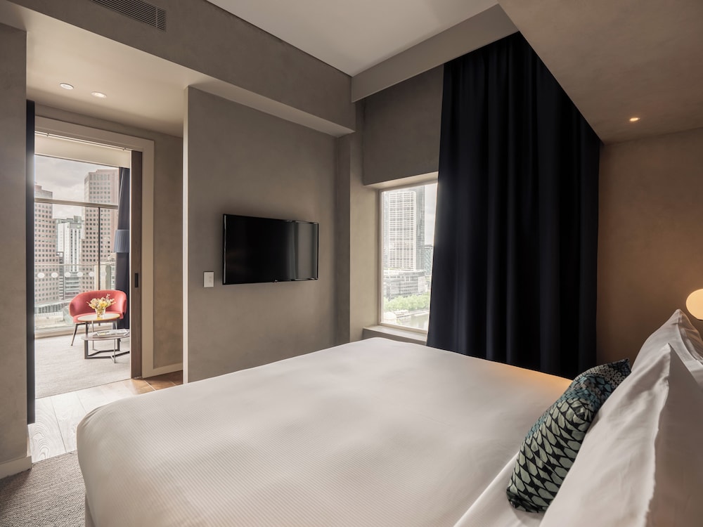 Suite, 1 King Bed, Balcony (Yarra View) - Photo 9