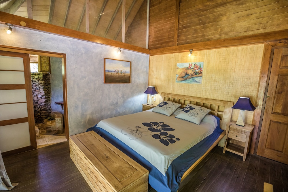 Comfort Bungalow, 1 Queen Bed, Garden View photo 1