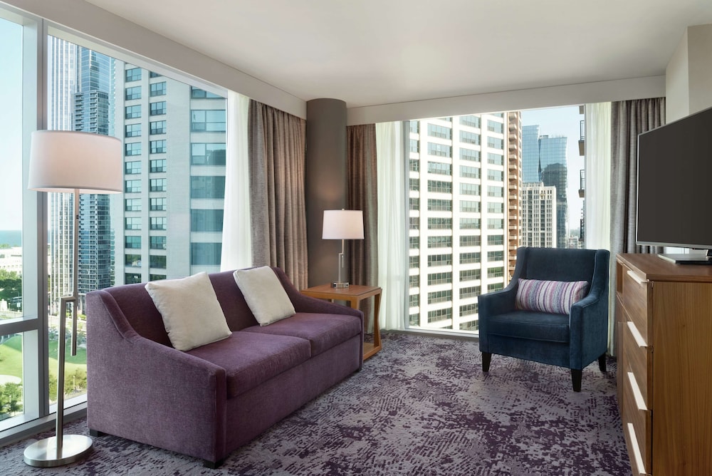 Suite, 1 Bedroom, Corner - Photo 2
