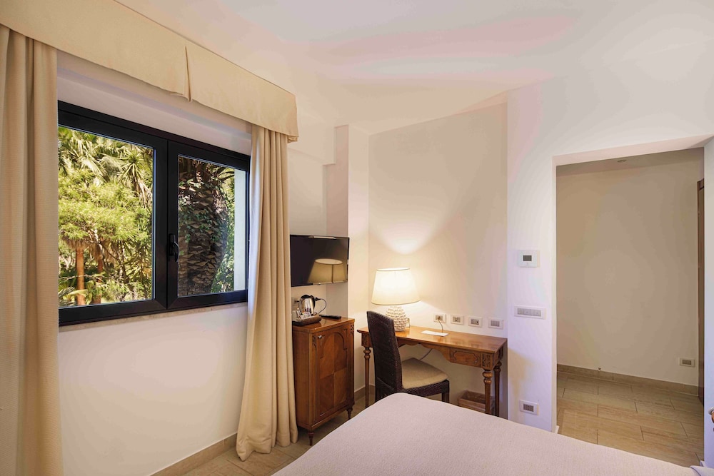 Classic Room, 1 Double or 2 Twin Beds - Photo 8