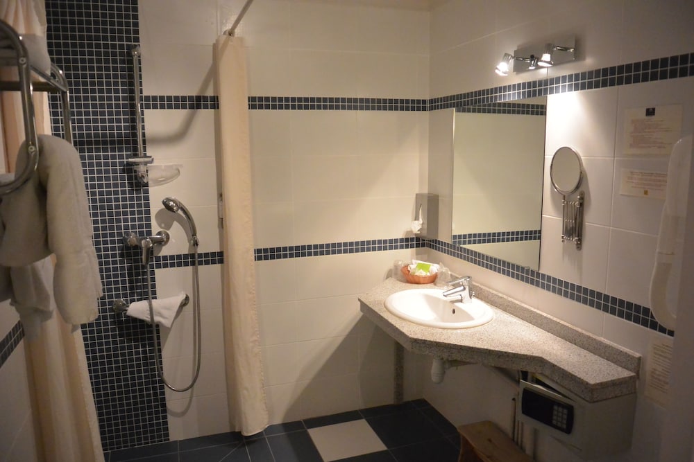 Standard Room, 1 Queen Bed, Accessible, Valley View photo 3