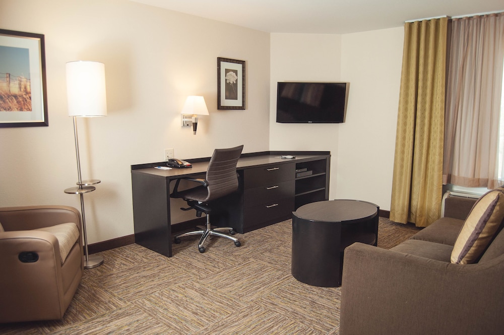 Studio Suite, 1 King Bed, Roll-in Shower (Hearing, Roll-In Shower)