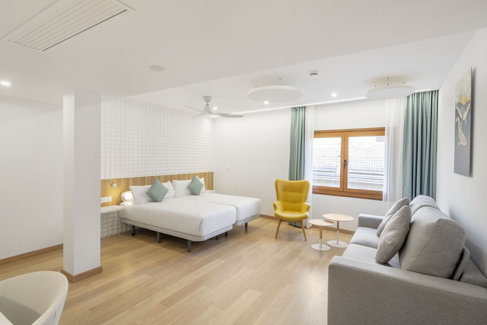 Habitación Cuádruple Familiar, Acceso a la Piscina