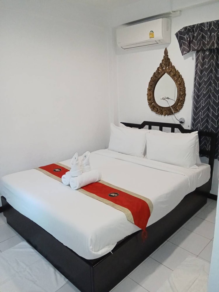 Standard Room, 1 Queen Bed