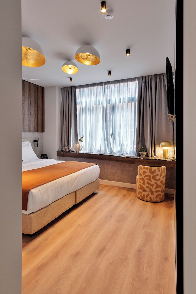 Premium Room with Street View