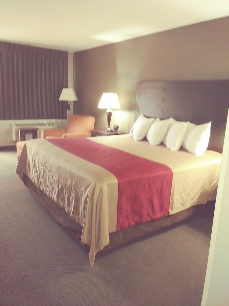 Standard Room, 1 King Bed, Non Smoking - Photo 7