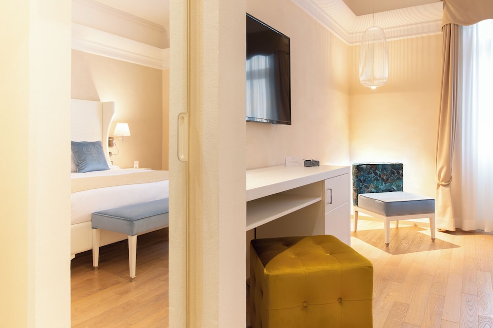Superior Room, Lake View with balcony or terrace photo 3