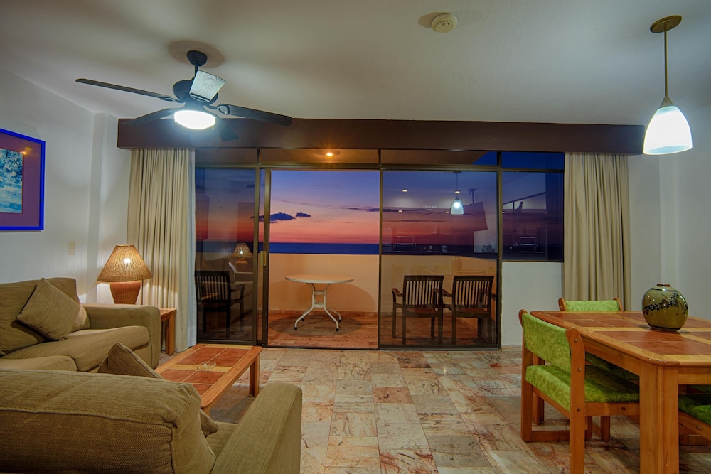 Apartment, 1 Bedroom, Balcony, Oceanfront - Photo 1