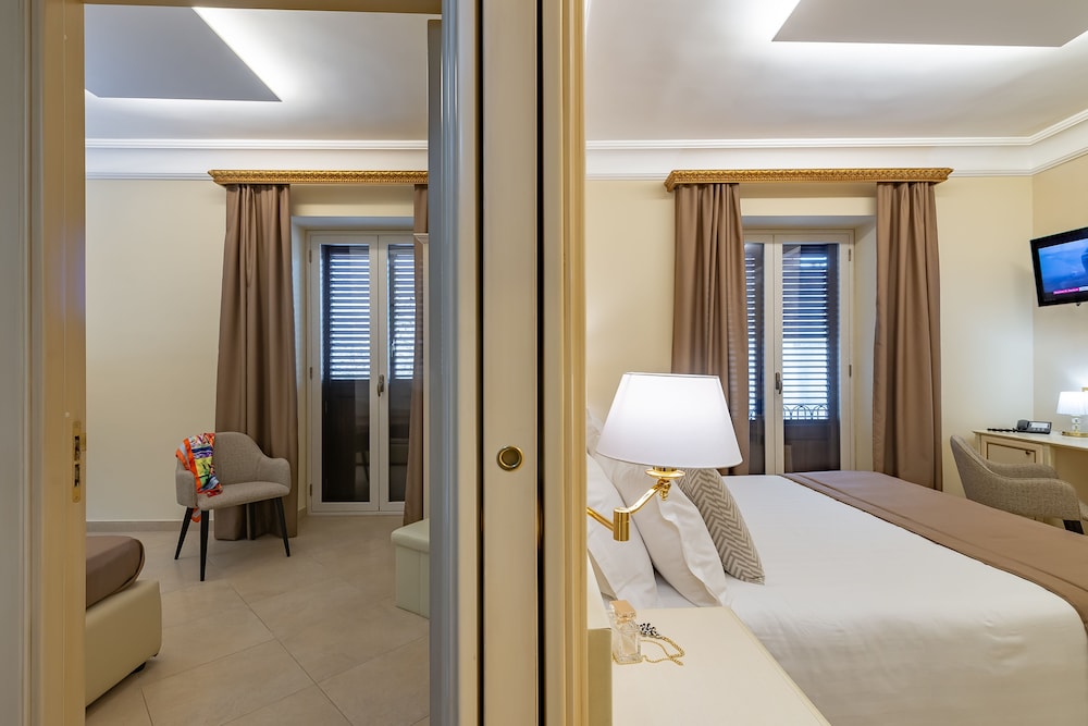 Family Room, City View (201) - Photo 16