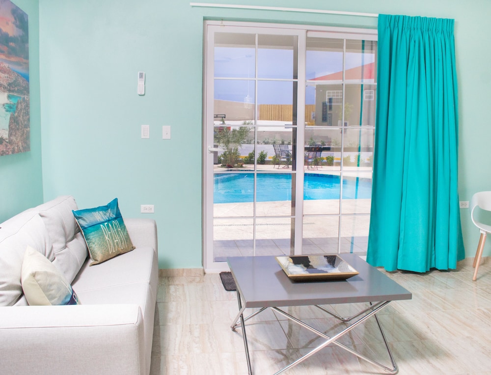 Deluxe Suite, 2 Bedrooms, Pool View