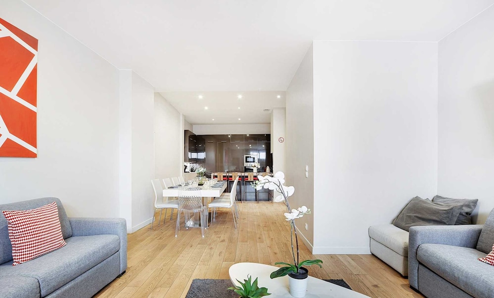 Apartment photo 2