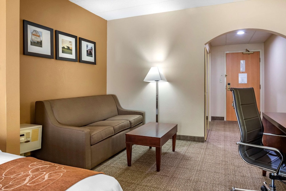 Suite, 2 Queen Beds, Non Smoking (No Pets) - Photo 1