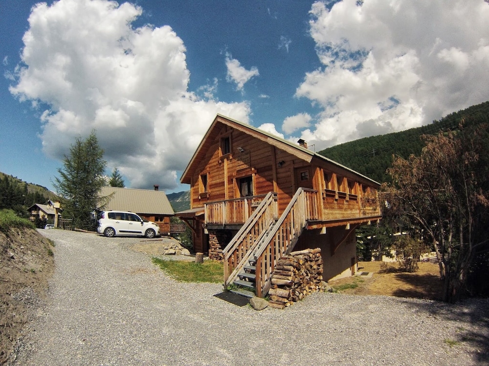 Family Apartment, Ensuite, Mountain View photo 2