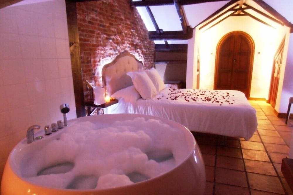 Suite, Jacuzzi (El apeadero)