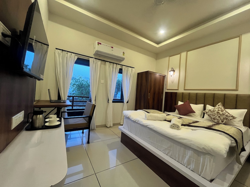 Deluxe Double Room, Balcony, Lake View