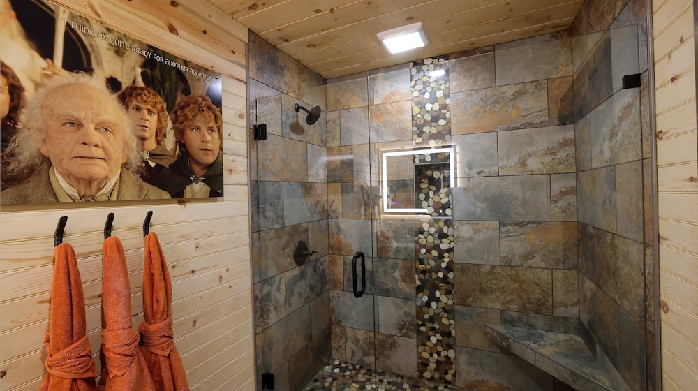 Gandalf s Getaway Indoor Pool Theater Arcade Firepit Book Now, Photo 39