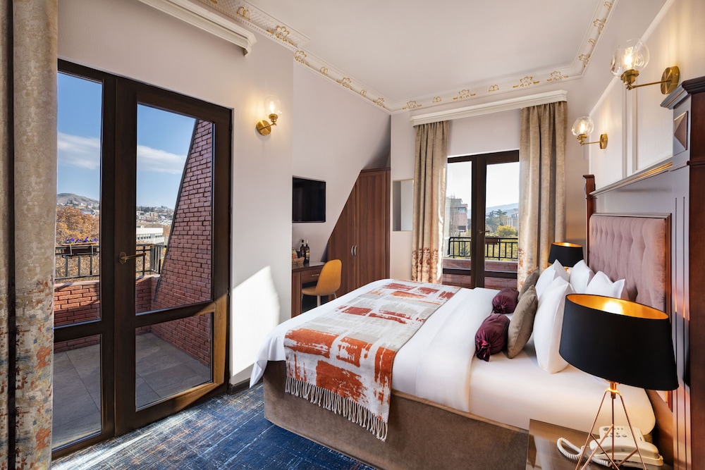Standard Double or Twin Room, Balcony - Photo 7