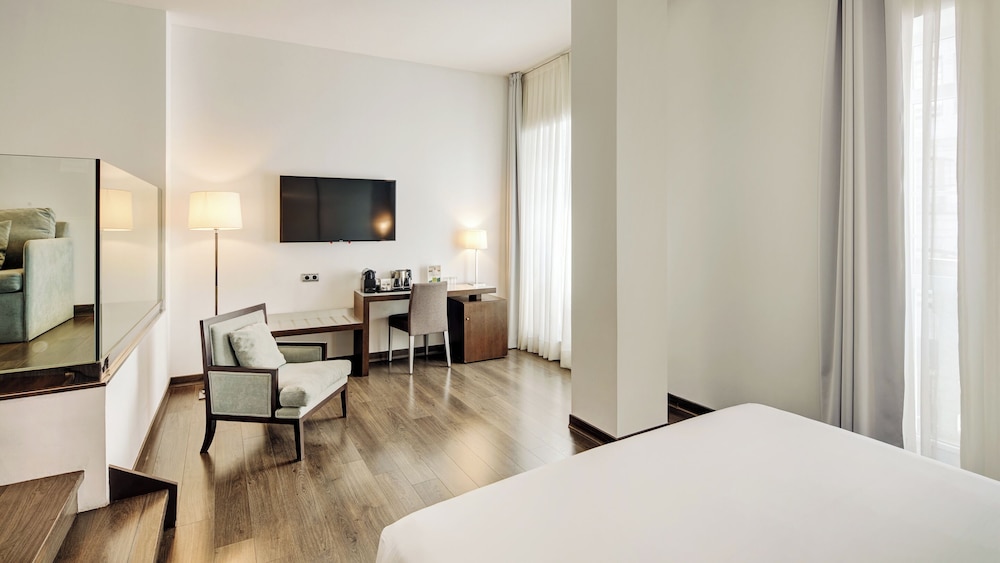 Classic Triple Room (with Double Bed) - Photo 3