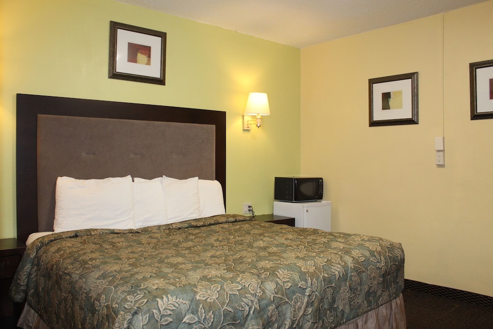 Standard Room, 1 King Bed photo 1