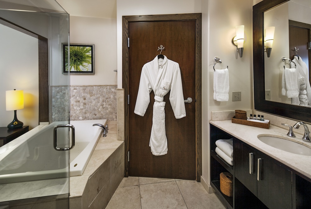 Superior Room, 1 King Bed, Jetted Tub - Photo 2