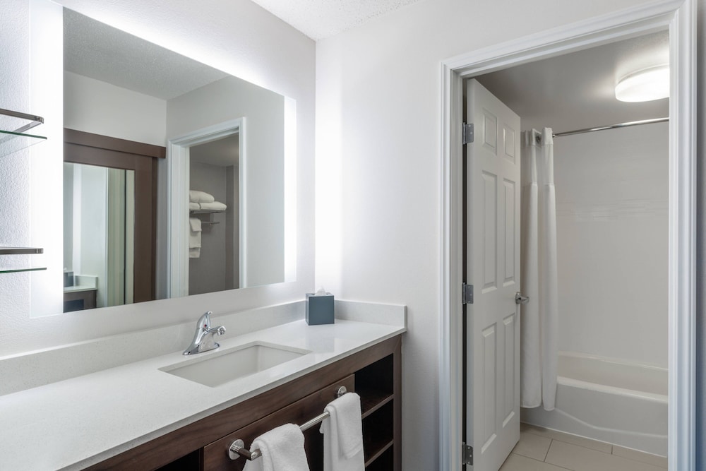 Suite, 2 Bedrooms - Photo 8