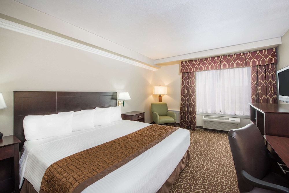 Standard Room, 1 King Bed - Photo 1
