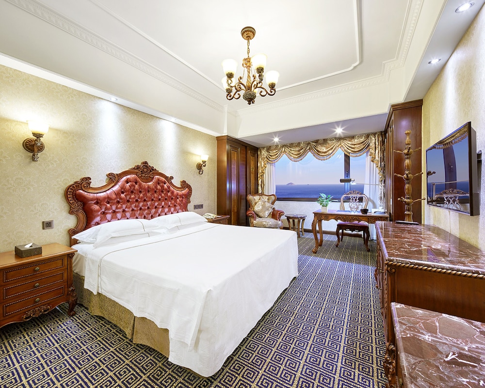 Executive City-view King Room - Photo 2