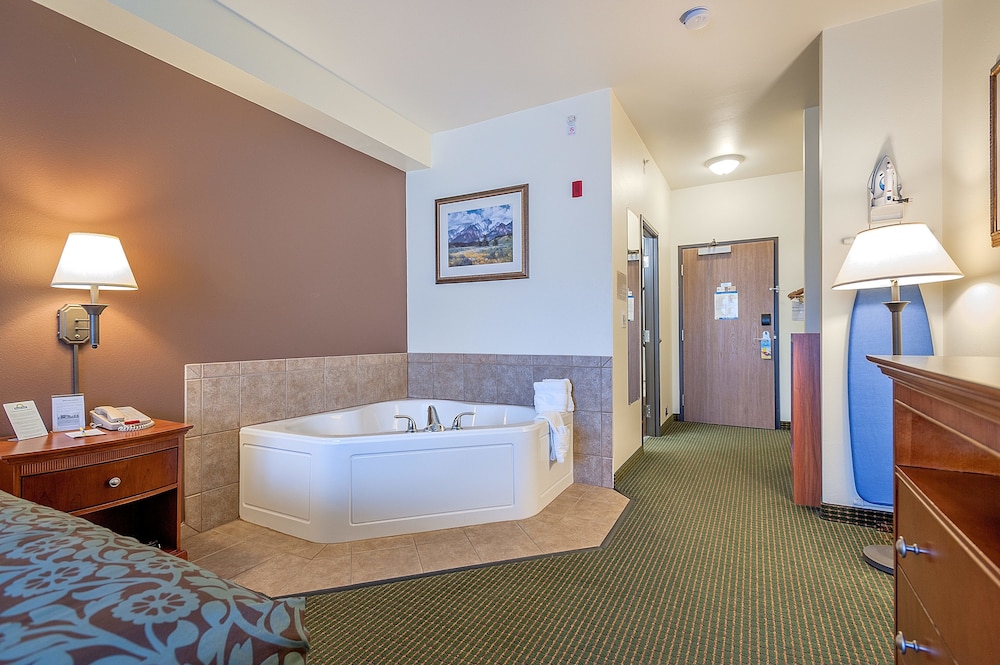 Deluxe Suite, 1 King Bed, Non Smoking - Photo 13