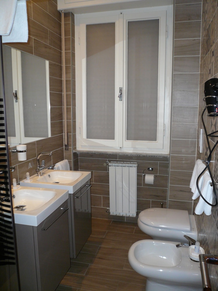 Classic Twin Room - Photo 6