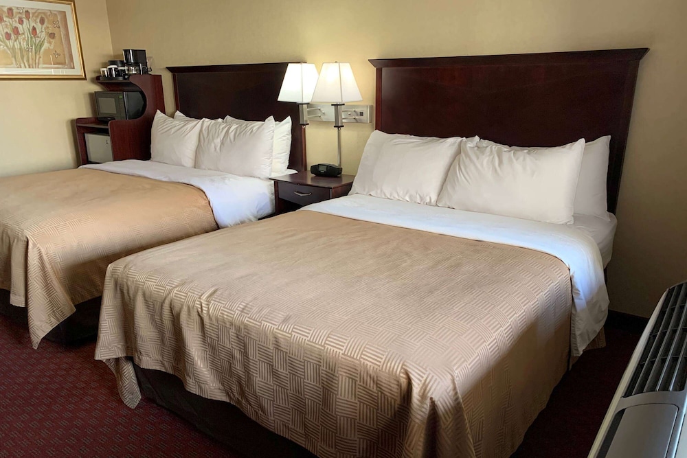 Room, 2 Queen Beds, Smoking