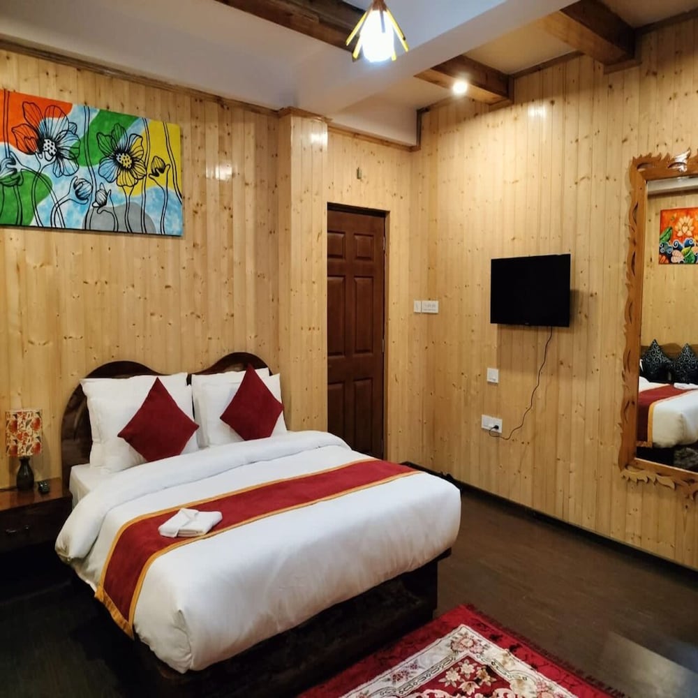Deluxe Room with Mountain & Forest View - Photo 1