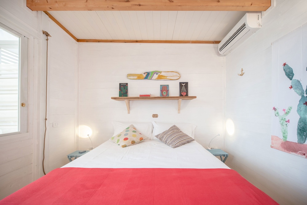 Standard Room, 1 Queen Bed, Pool View photo 2