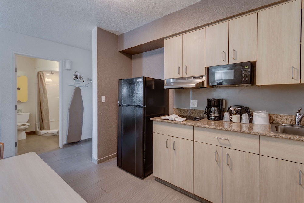 Standard Room, 2 Double Beds, Smoking, Kitchenette photo 1