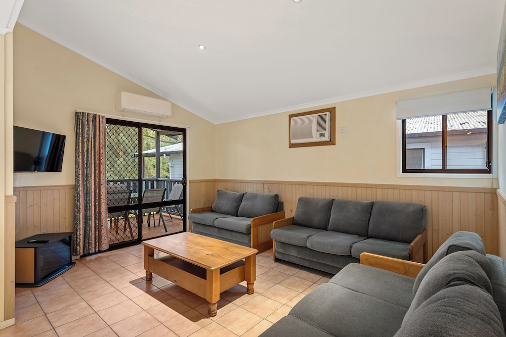 Deluxe 3 Bedroom Cabin - Sleeps 8 - Photo 8