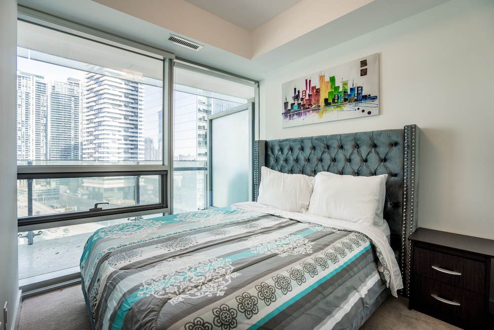 Aaira Suites at 65 Bremner Blvd, Foto 11