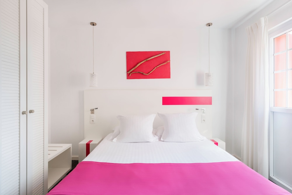 Classic Double Room thumbnail 5