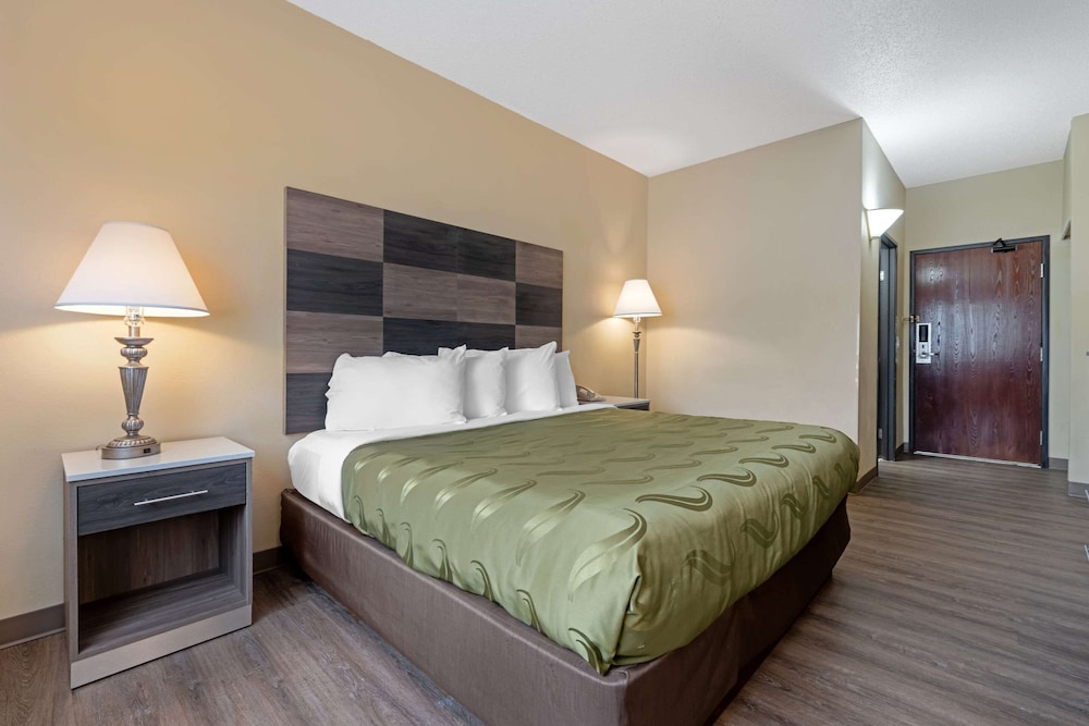 Room, 1 King Bed, Non Smoking - Photo 3