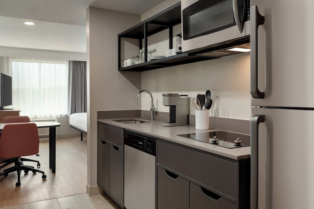 Studio, 1 King Bed, Accessible, Bathtub (Mobility & Hearing) photo 2