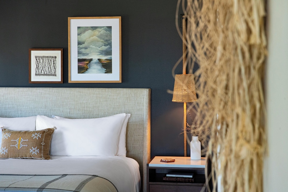 Junior Suite, 1 King Bed with Sofa Bed, Coastal View - Photo 5