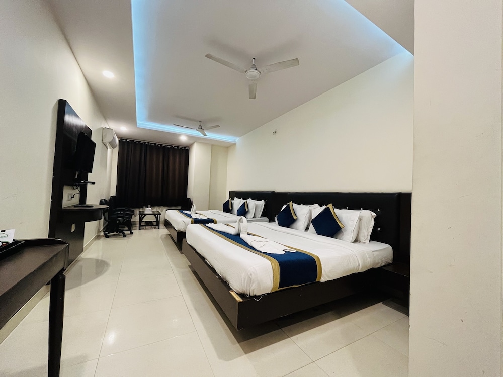 Family Room - Photo 7