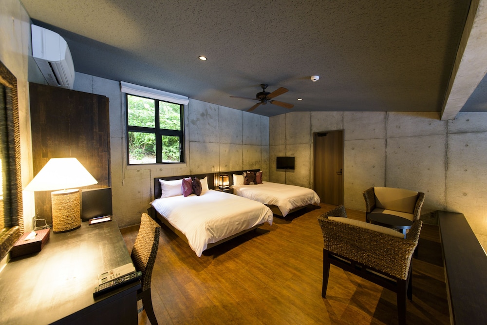 Room, 2 Bedrooms with Heated Pool photo 3