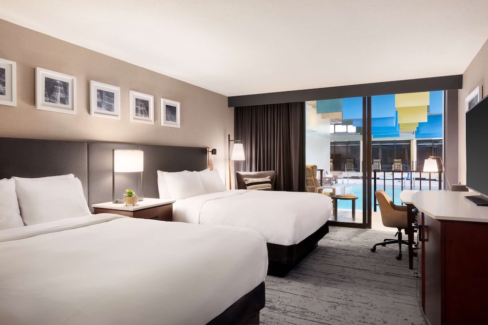 Room, 2 Queen Beds (Pool Side)